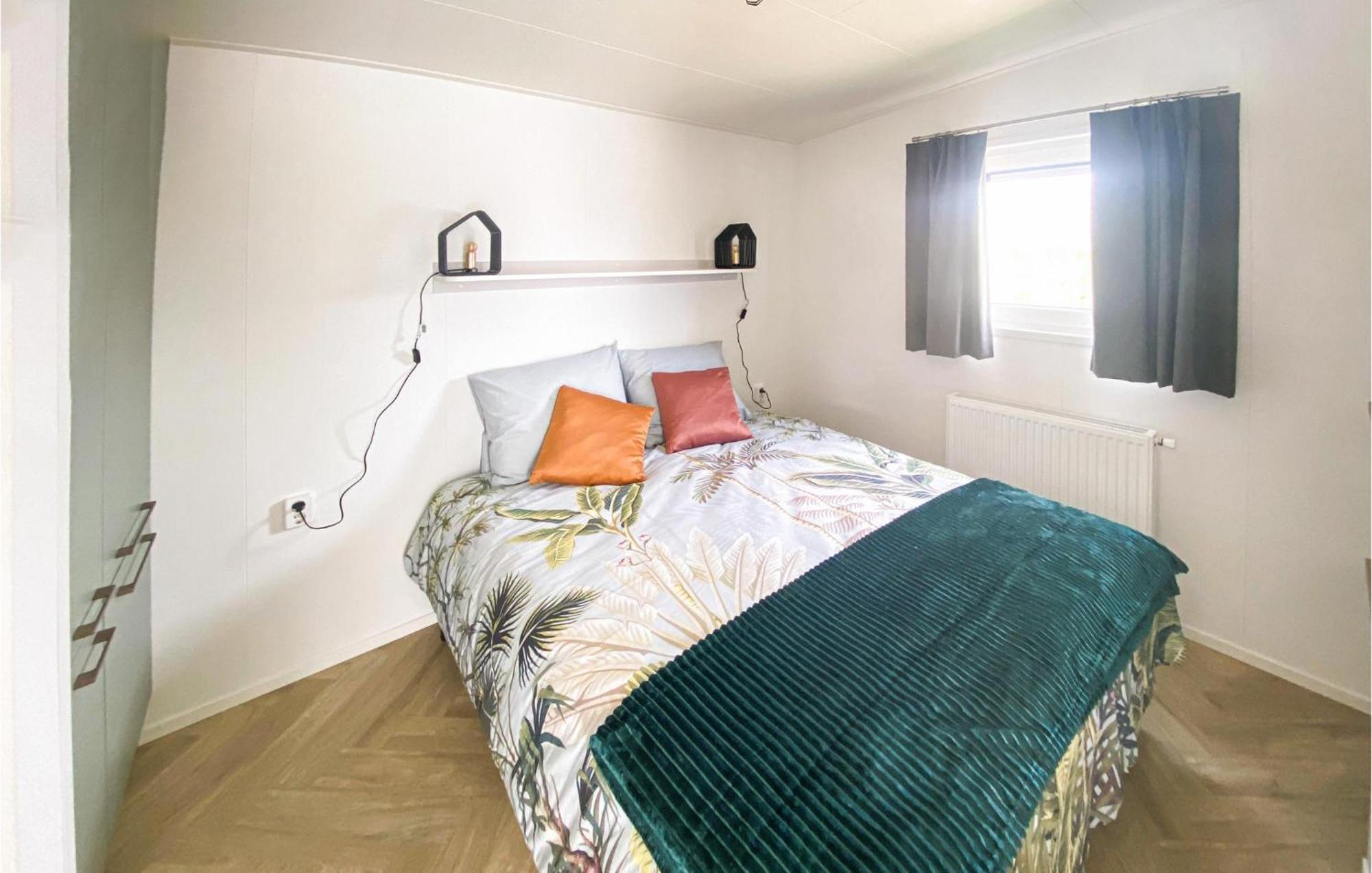 Vakantiehuis 2 Bedroom Beautiful In Scherpenisse