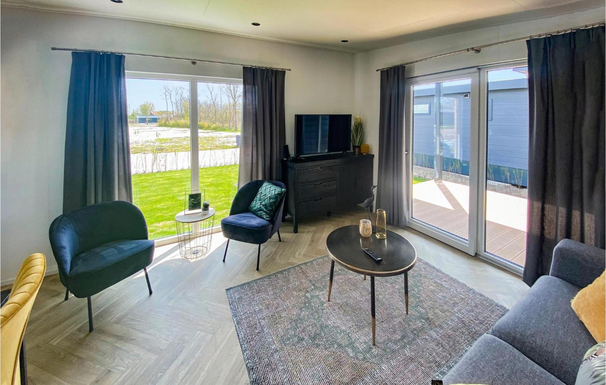 Vakantiehuis 2 Bedroom Beautiful In *